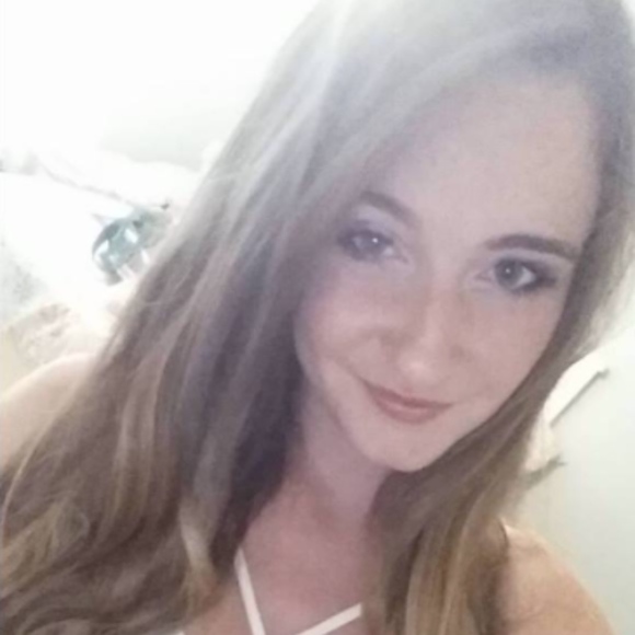 Meet your Posher, Hannah - Picture 1 of 1